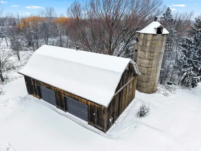 $1,385,000 | 3629 Creekview Road, De Pere, WI 54115