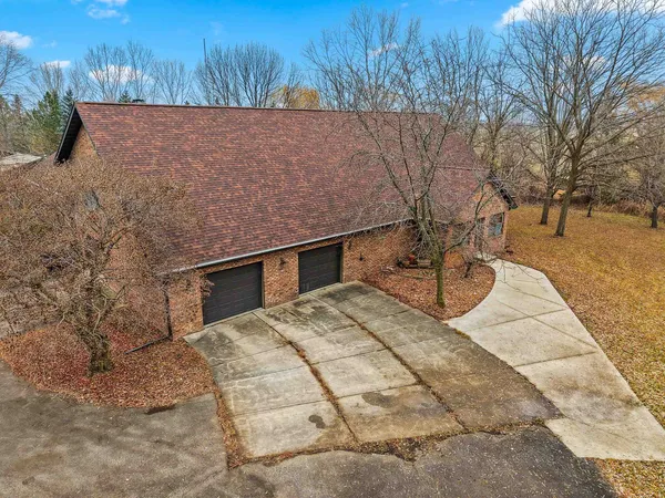 $1,299,000 | 3629 Creekview Road, De Pere, WI 54115