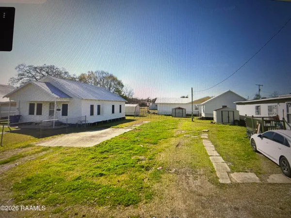$300 | 808 East Cedar Street, Crowley, LA 70526