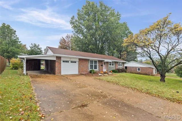 $271,500 | 911 North Briegel Street, Columbia, IL 62236