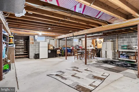 a view of a dinning room with furniture