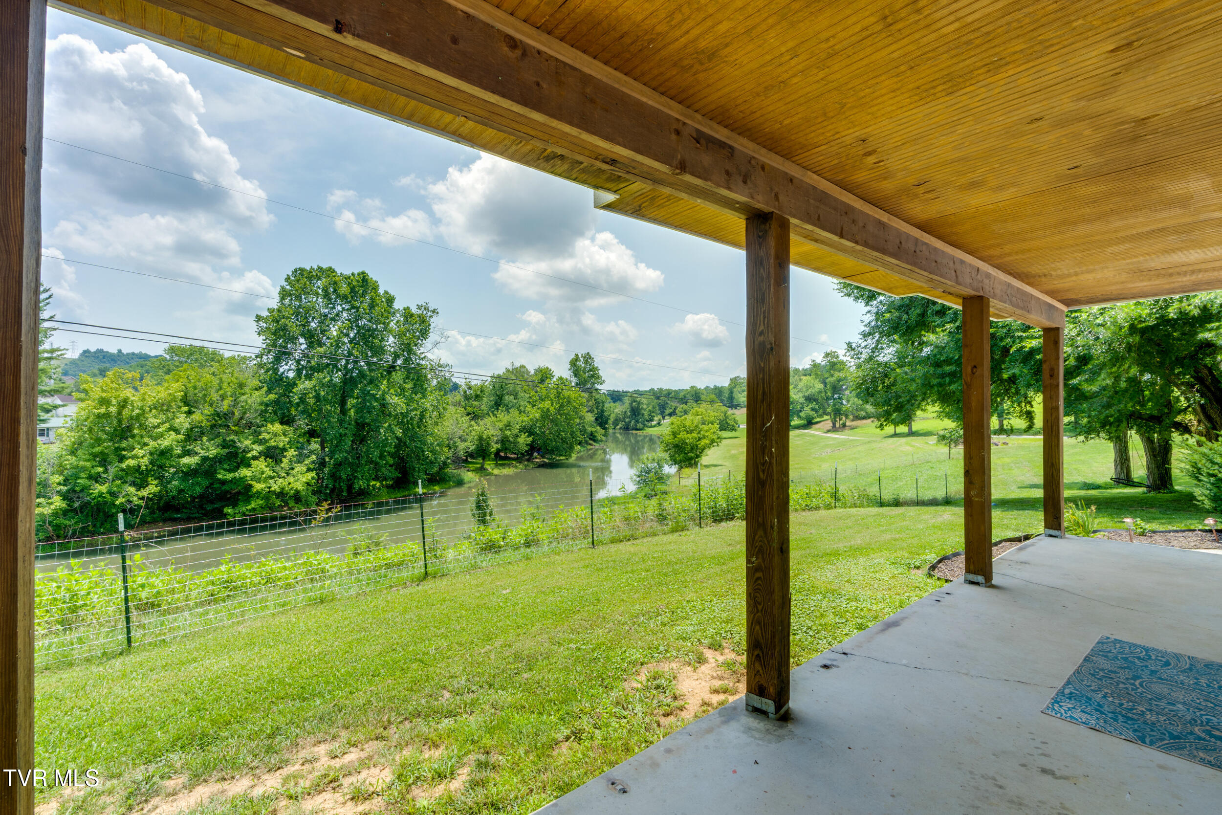 208 Buffalo Road Bluff City, TN 37618 - Photo 5 of 90 005