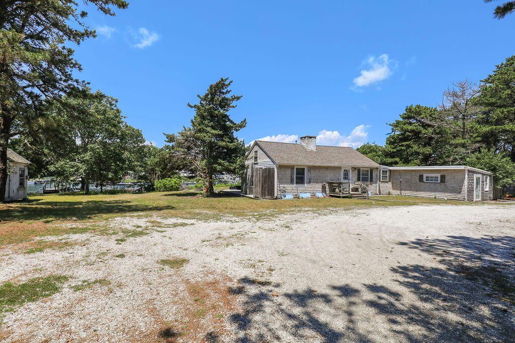 379 Monomoscoy Road Mashpee, MA 02649 - Photo 21 of 42 IMG_2277