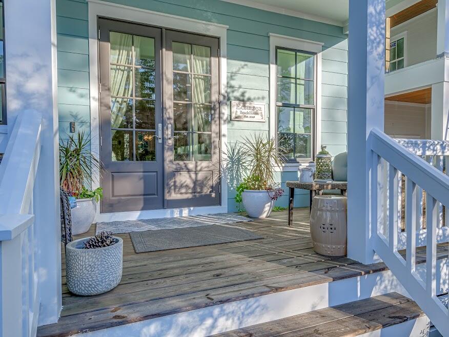 277 Matt's Way Santa Rosa Beach, FL 32459 - Photo 3 of 37 a living room with furniture and a potted plant