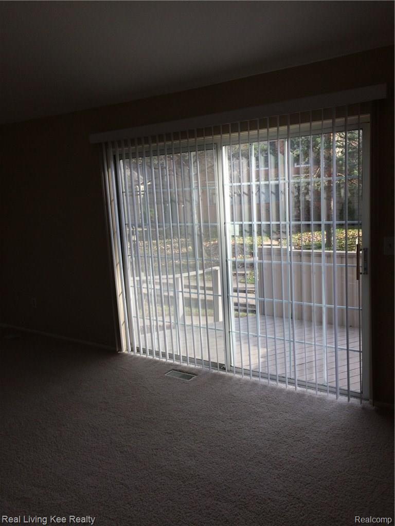 1524 Hidden Valley Lane Rochester, MI 48306 - Photo 8 of 27 IMG_0174.JPG