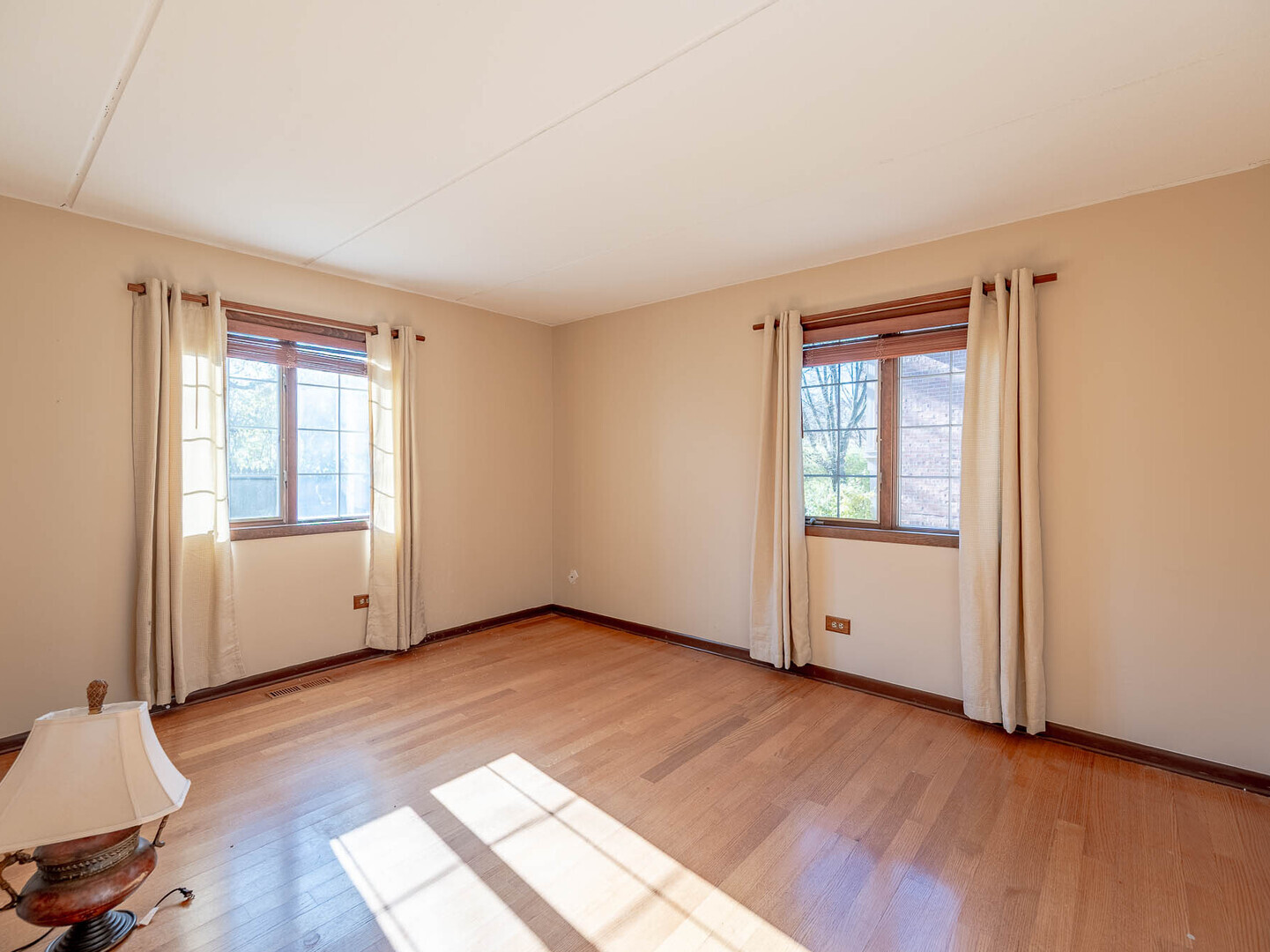 5818 Wolf Road, Unit 1A Western Springs, IL 60558 - Photo 8 of 14 an empty room with wooden floor and windows