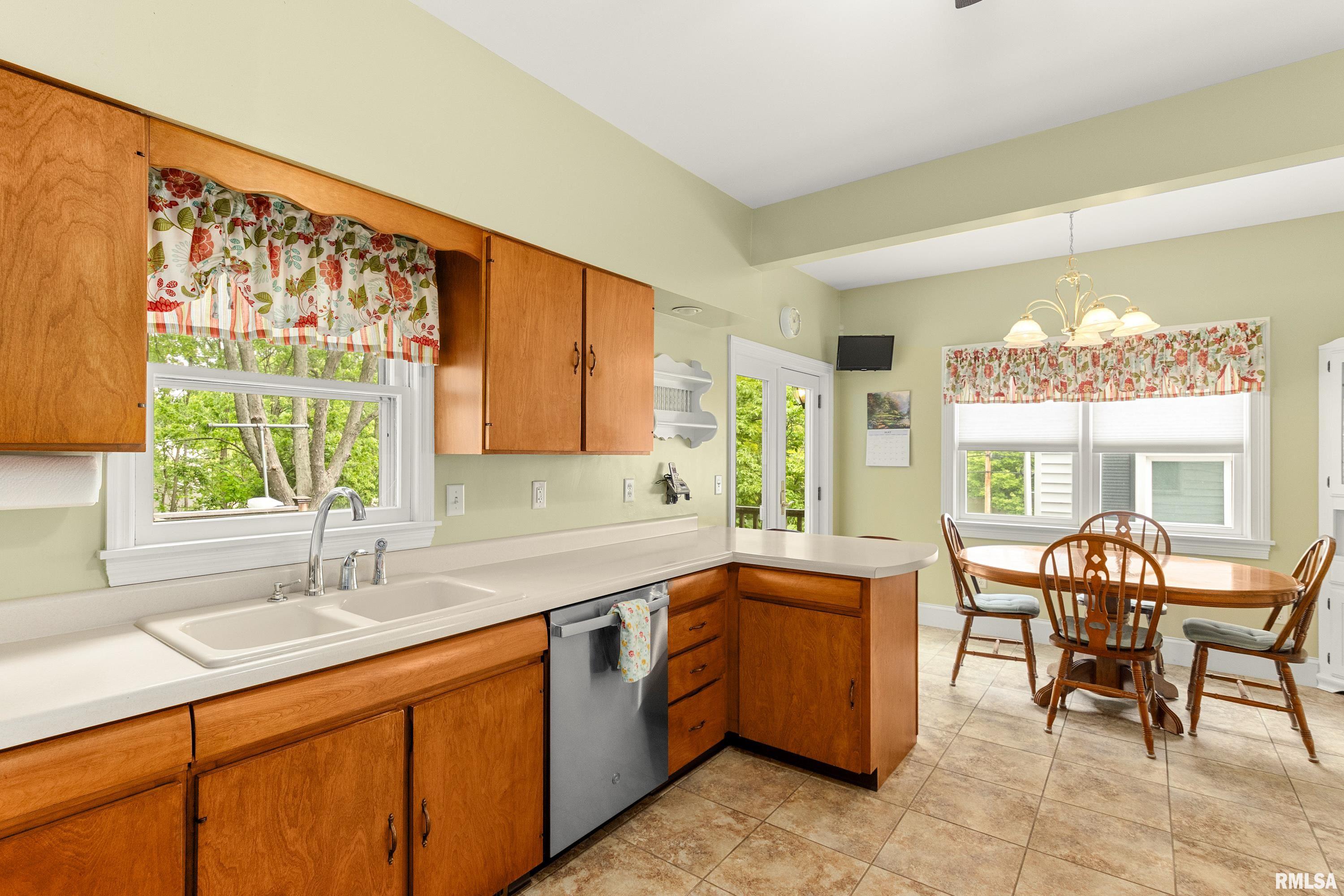 403 West Adams Street Washington, IL 61571 - Photo 15 of 43