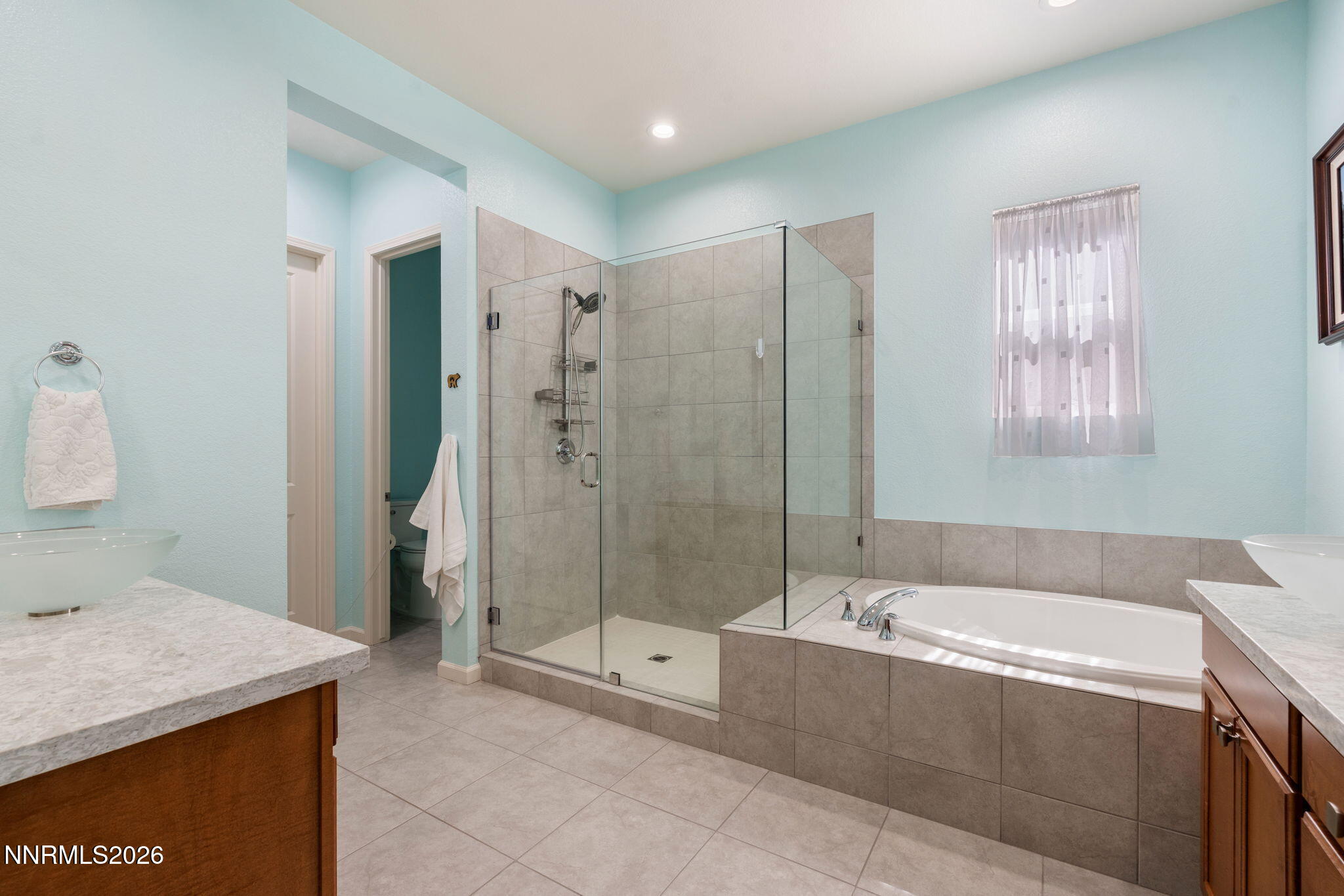 9401 Baldacci Road Reno, NV 89521 - Photo 22 of 42 a bathroom with a granite countertop sink a mirror and a bathtub