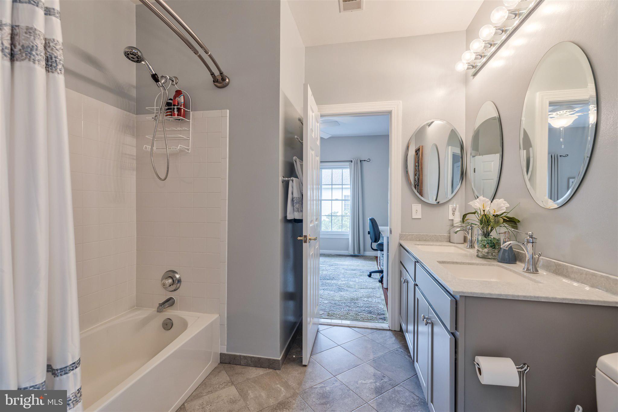 7375 Hunters Oak Court Springfield, VA 22150 - Photo 39 of 61 Jack-n-Jill Bath