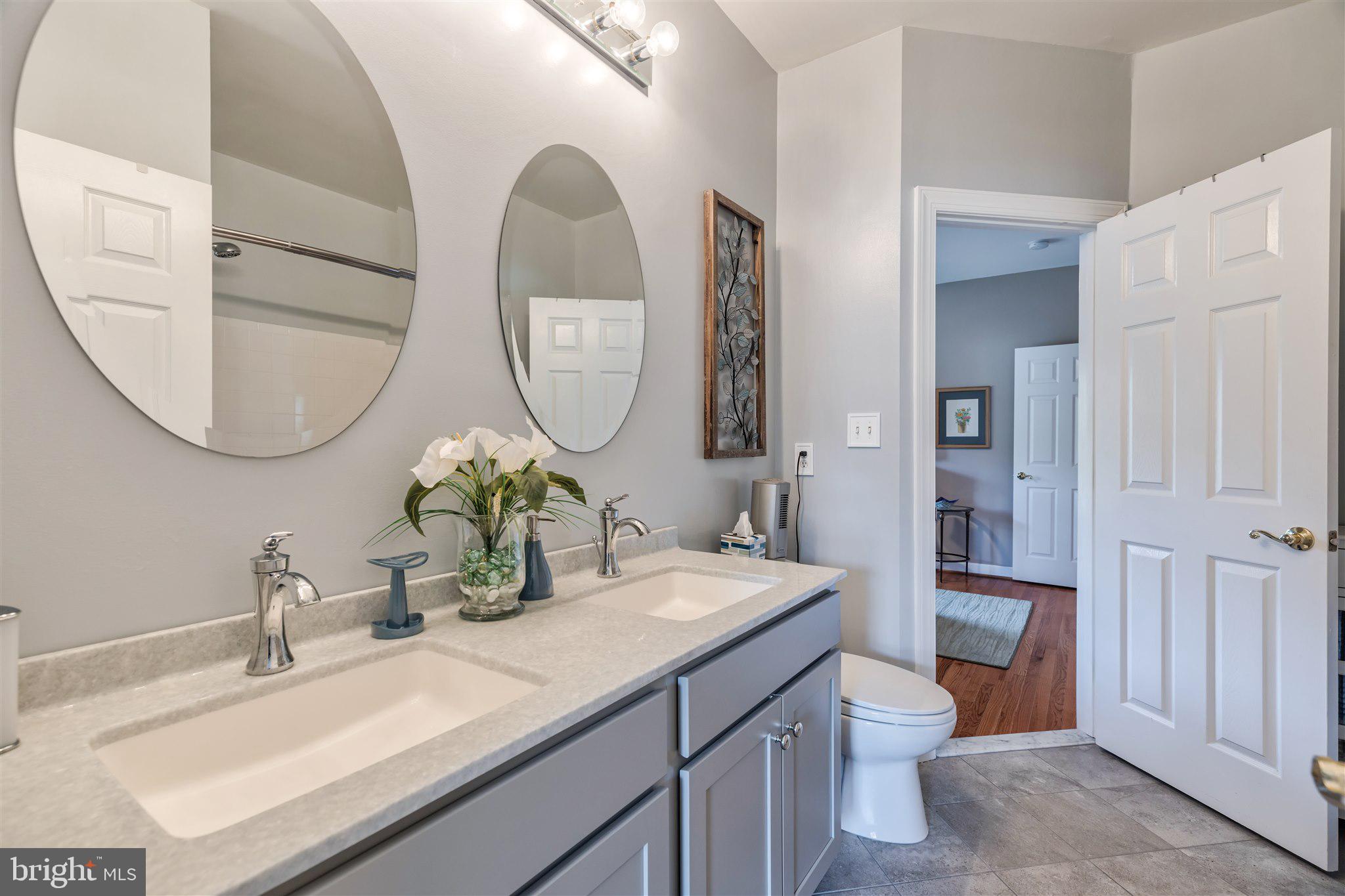 7375 Hunters Oak Court Springfield, VA 22150 - Photo 40 of 61 Jack-n-Jill Bath