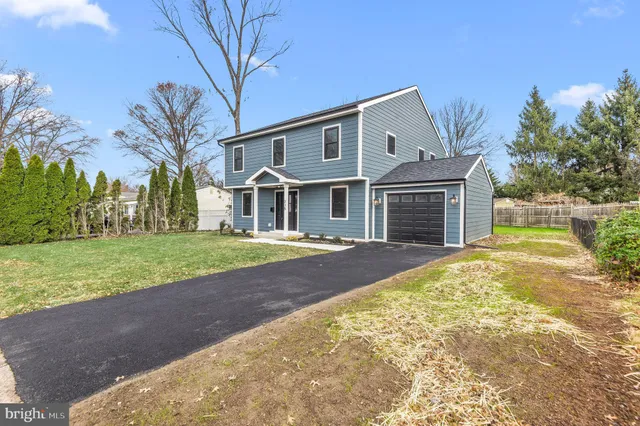 a front view of house with yard