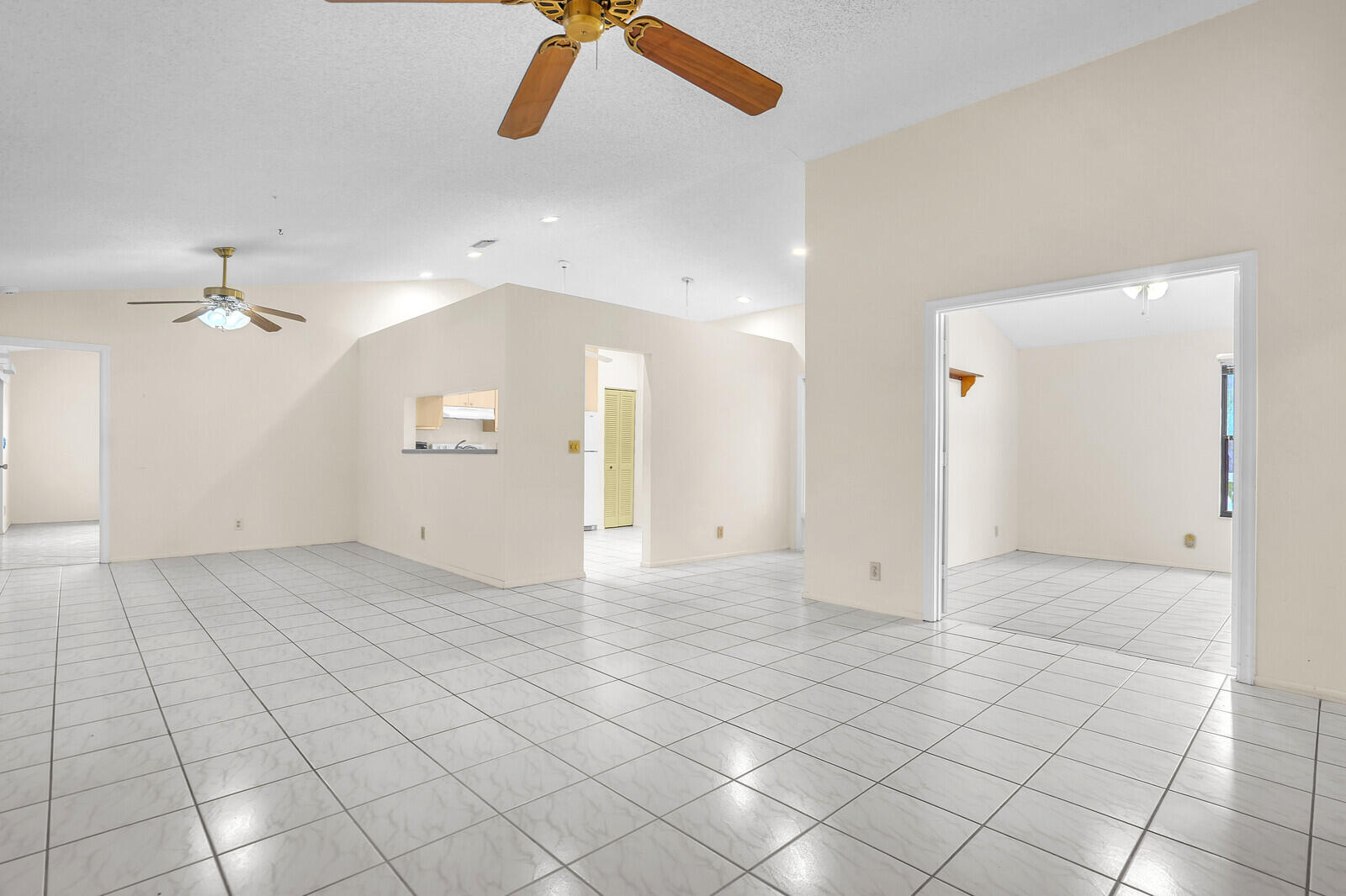 19606 Hampton Drive Boca Raton, FL 33434 - Photo 23 of 62 Great Room