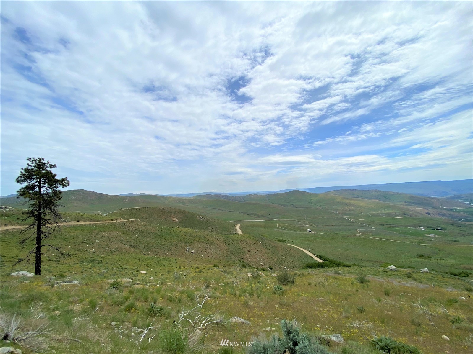 0 Sky Ridge Road Pateros, WA 98846 - Photo 6 of 39 a view of an ocean and beach