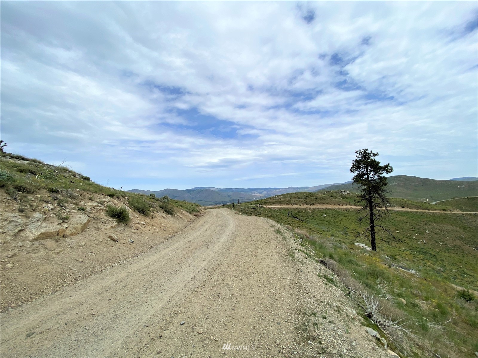 0 Sky Ridge Road Pateros, WA 98846 - Photo 8 of 39 a view of a lake with a mountain in the background