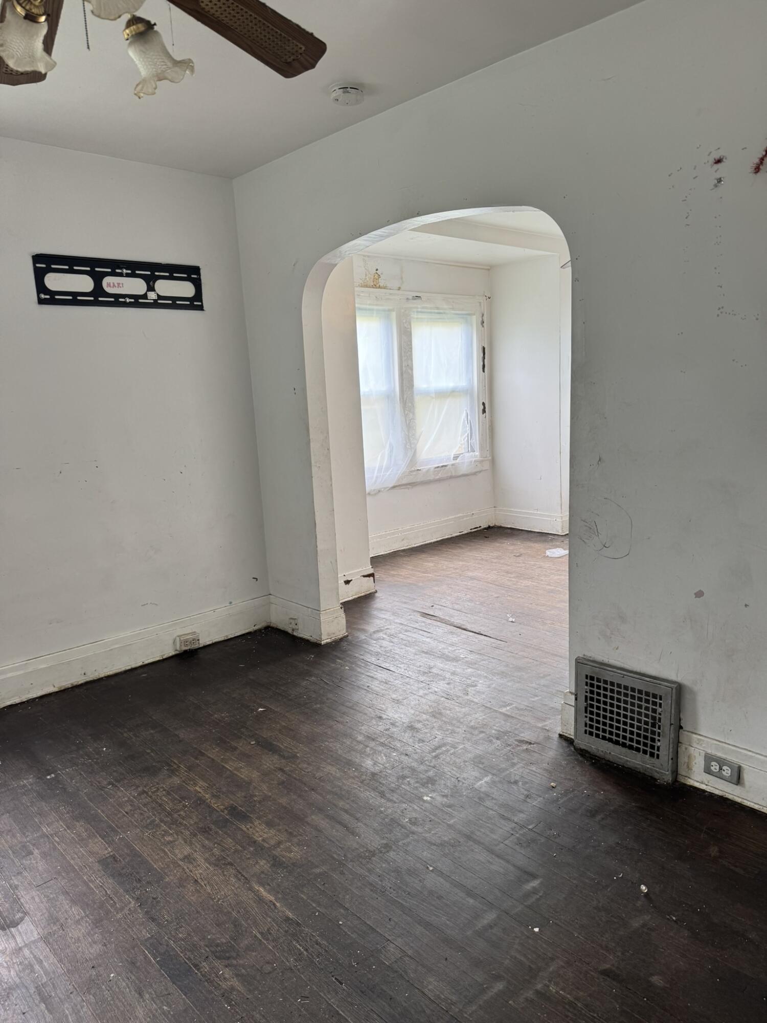 1101 West Rankin Street Flint, MI 48504 - Photo 4 of 18 IMG_4364