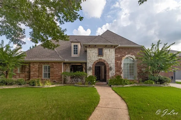 $3,995 | 1053 Sir Lancelot Circle, Lewisville, TX 75056