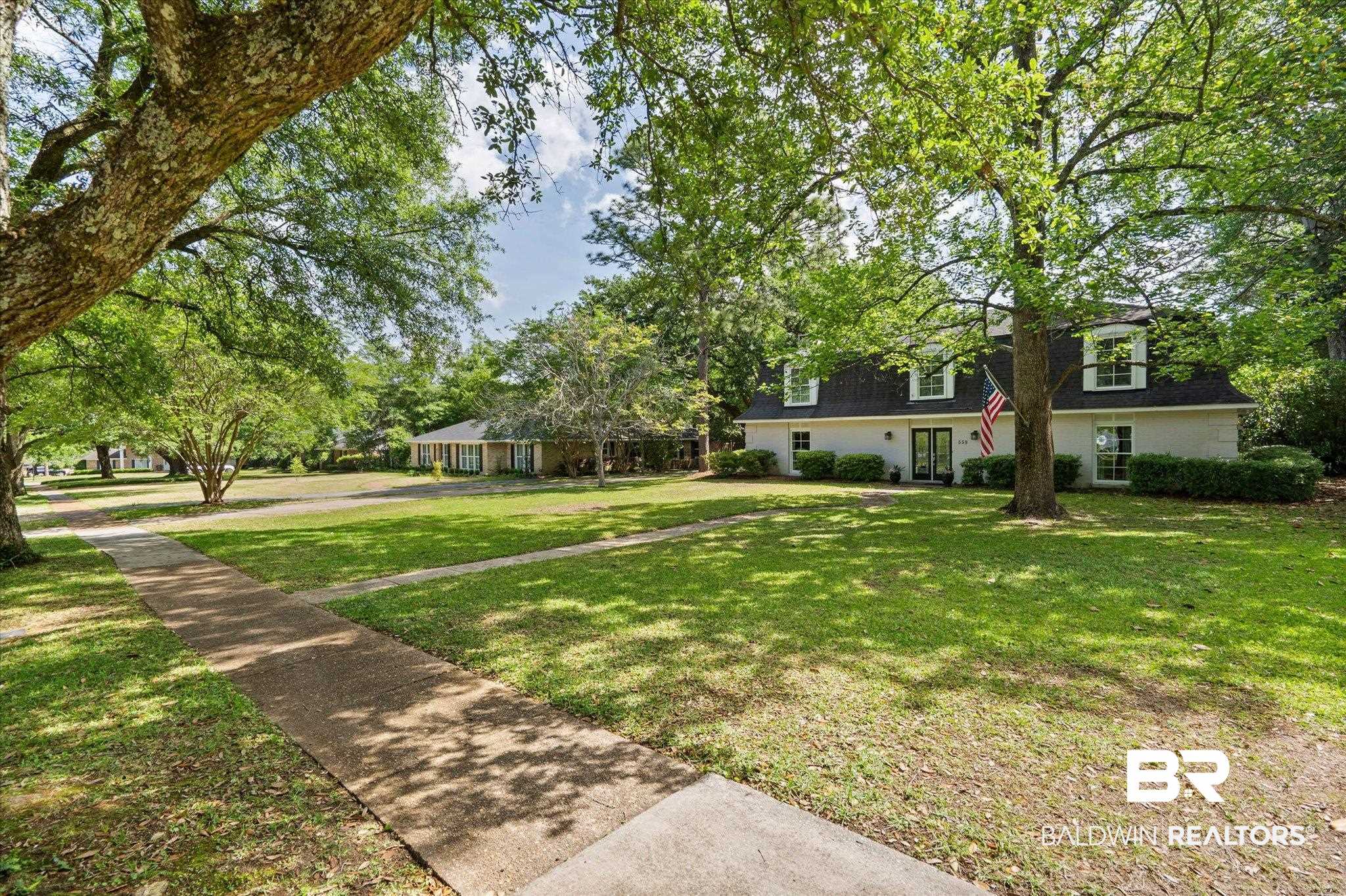 559 East Cumberland Road Mobile, AL 36608 - Photo 42 of 48 View of front of property with a front lawn