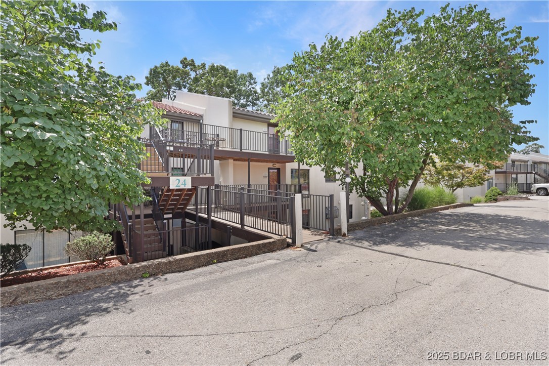 24 East Casa Del Rio, Unit 689 Lake Ozark, MO 65049 - Photo 4 of 31 Walk in level.