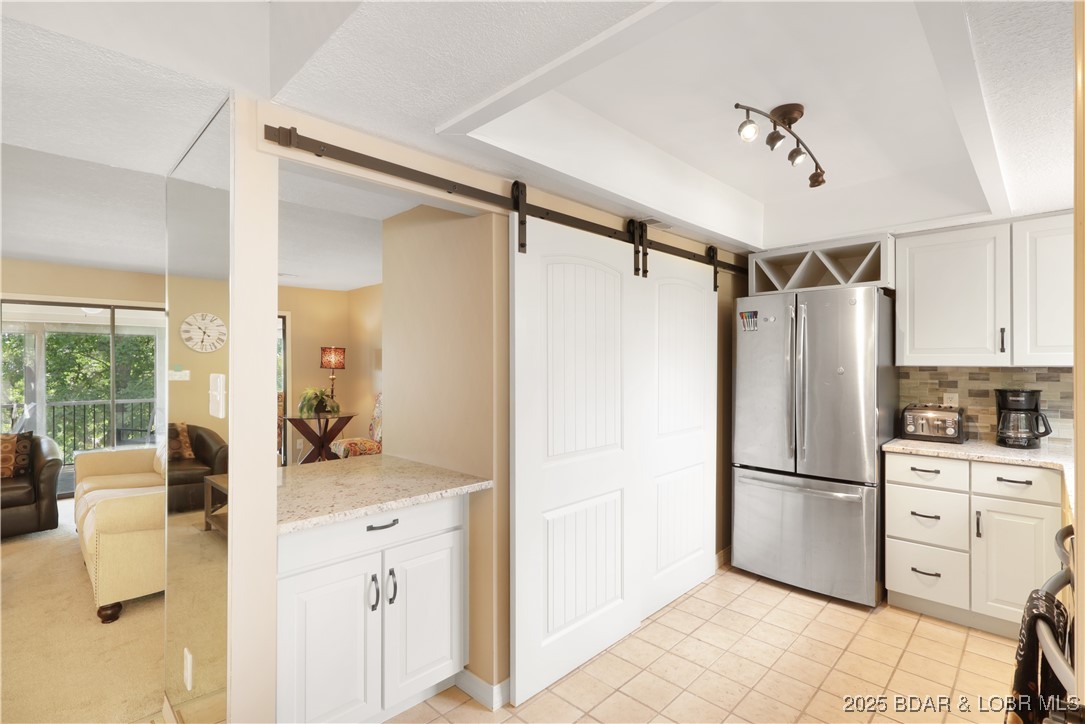 24 East Casa Del Rio, Unit 689 Lake Ozark, MO 65049 - Photo 9 of 31 Nicely updated kitchen.