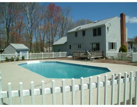 9 Blueberry Hill Road Medway, MA 02053 - Photo 4 of 24 Gallery Image 4