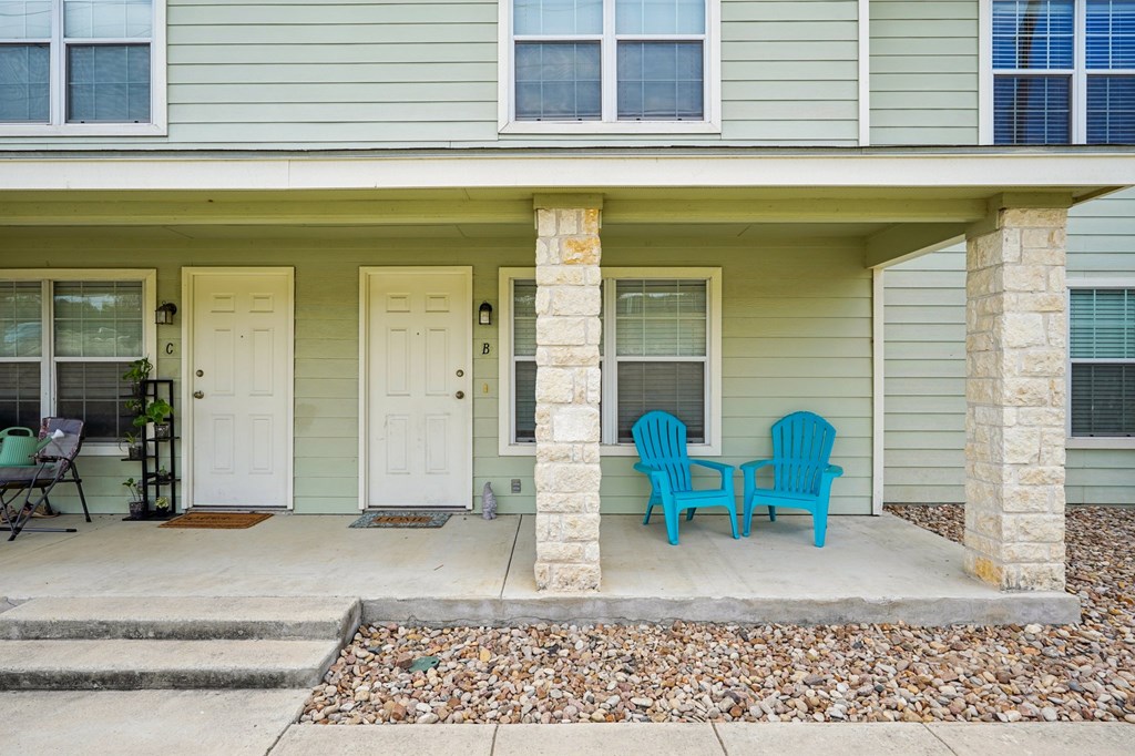 2312 Sailing Way Kerrville, TX 78028 - Photo 21 of 60 a view of a two chairs in the patio
