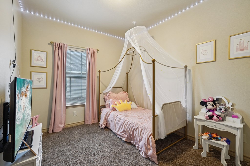 2312 Sailing Way Kerrville, TX 78028 - Photo 58 of 60 a bedroom with bed and a chandelier