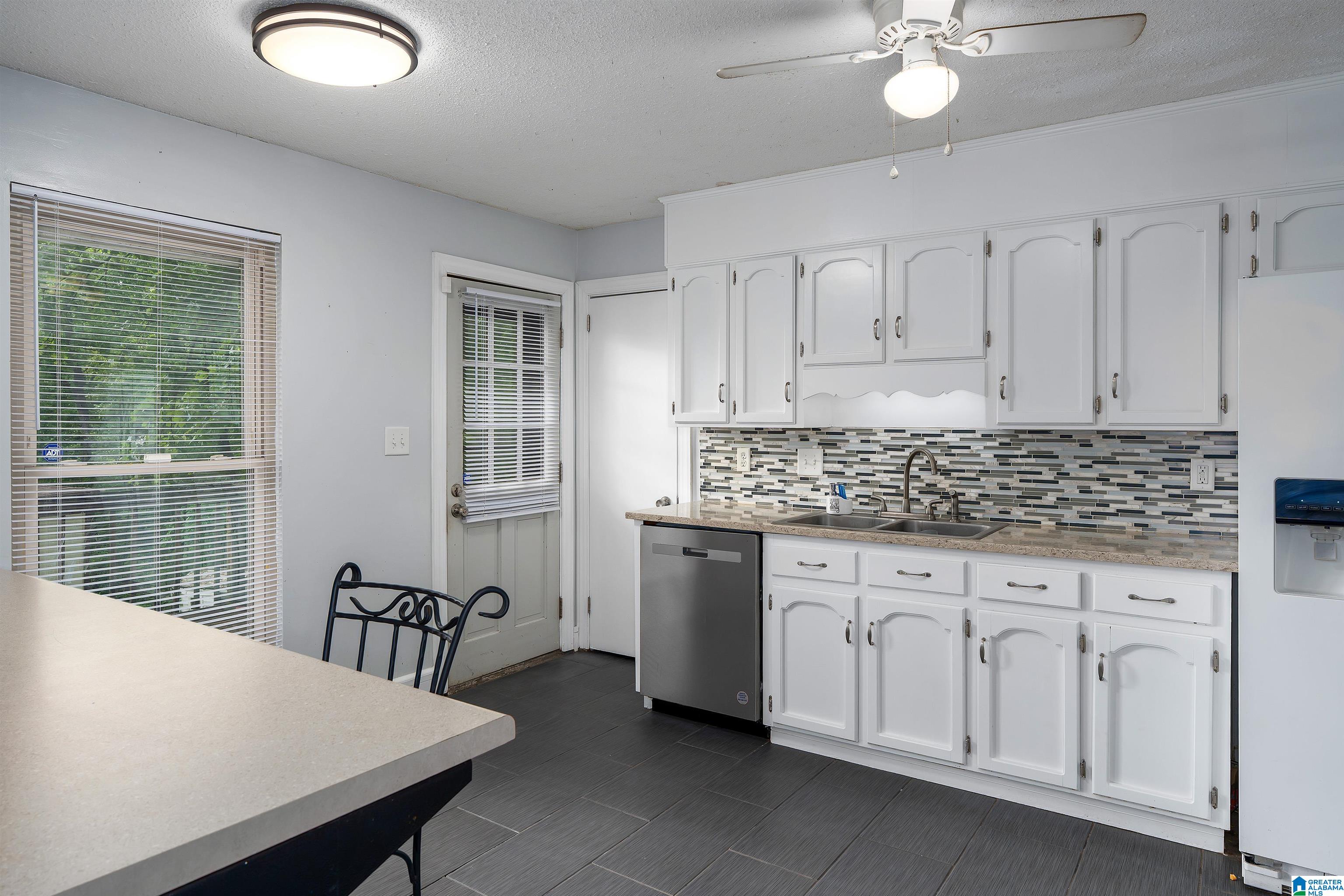 1621 Caribbean Circle Alabaster, AL 35007 - Photo 13 of 25
