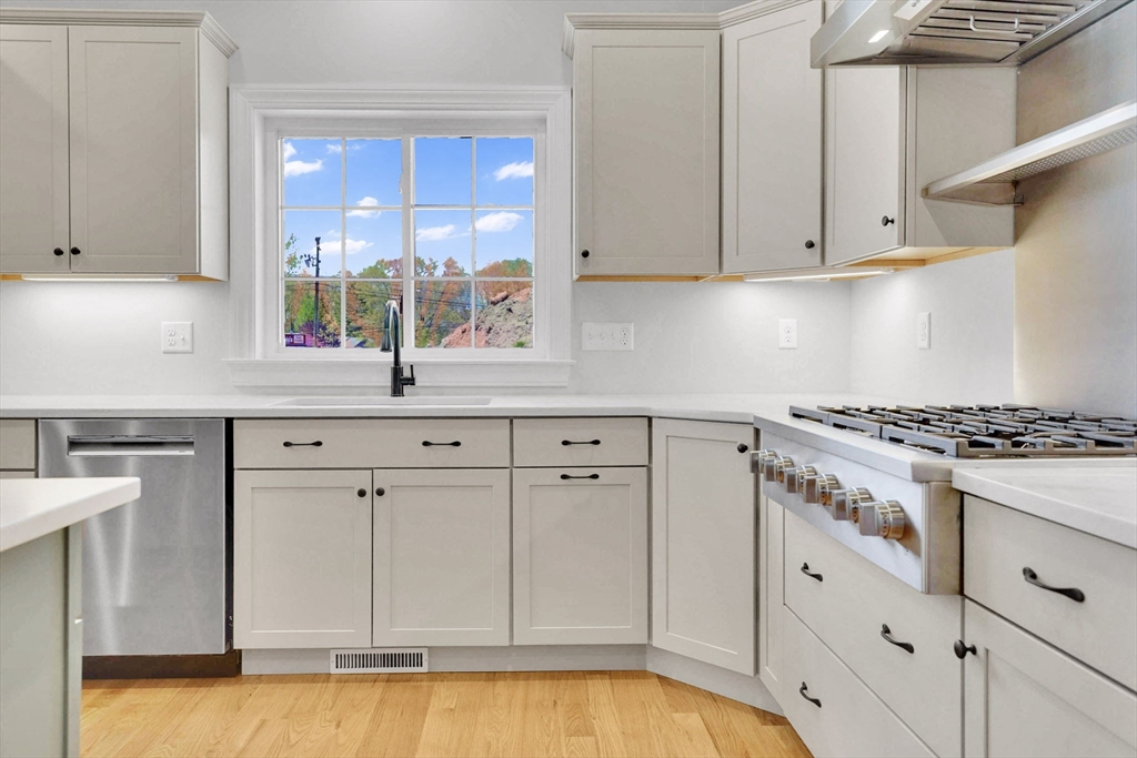 46 Liberty Lane Enfield, CT 06082 - Photo 7 of 25