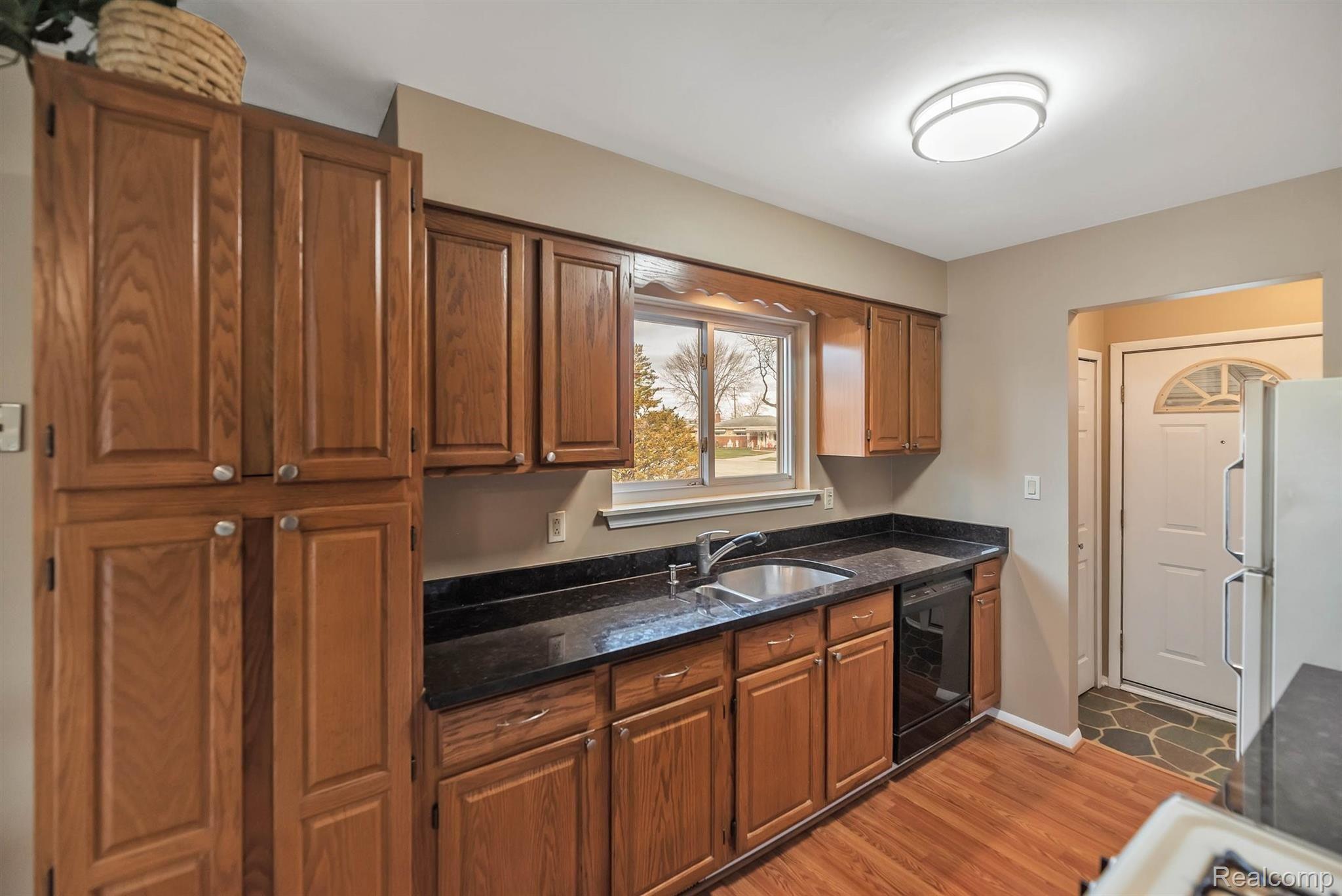 32757 Ridgefield Avenue Warren, MI 48088 - Photo 12 of 46 13-32757 Ridgefield Ave-WindowStill.jpg