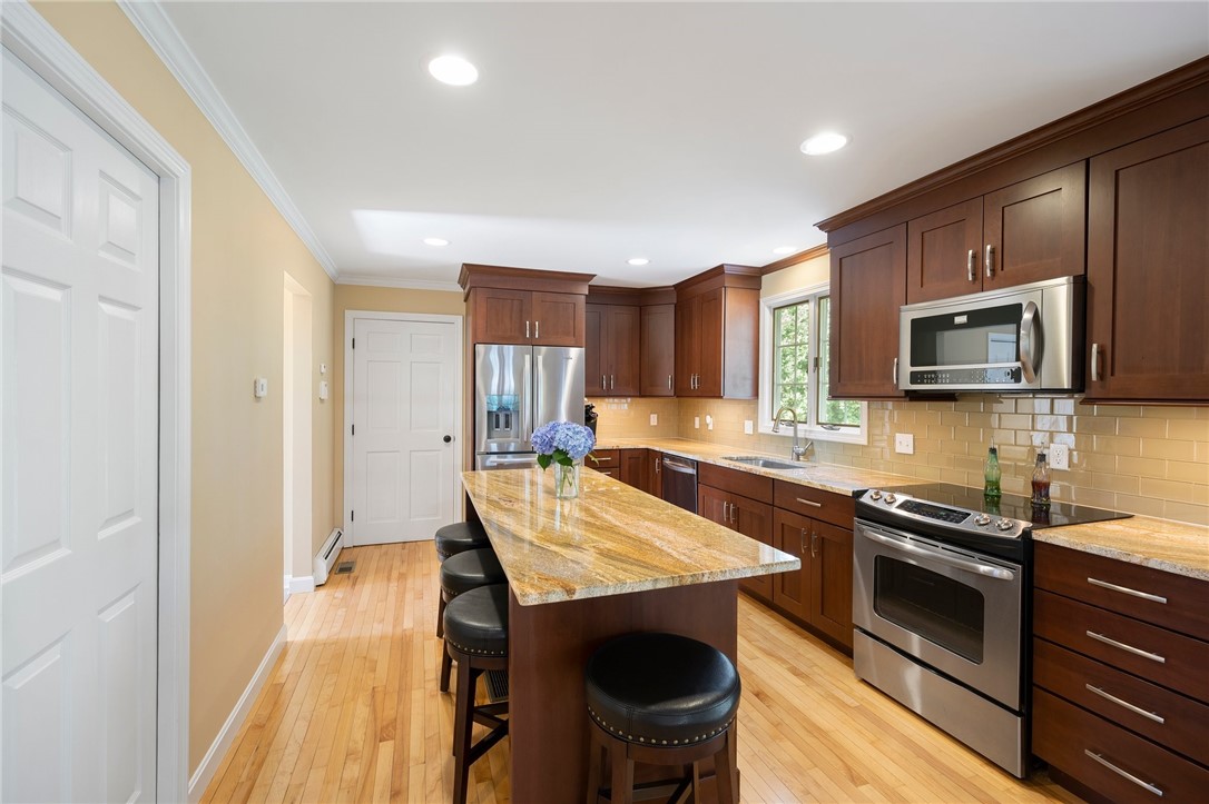 25 Rockridge Road Westerly, RI 02891 - Photo 11 of 48