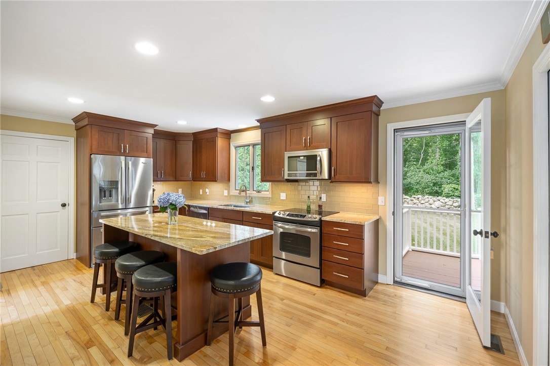 25 Rockridge Road Westerly, RI 02891 - Photo 8 of 48