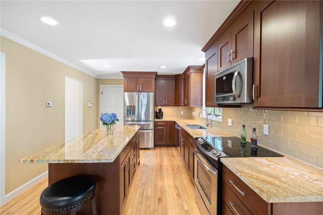 25 Rockridge Road Westerly, RI 02891 - Photo 10 of 48