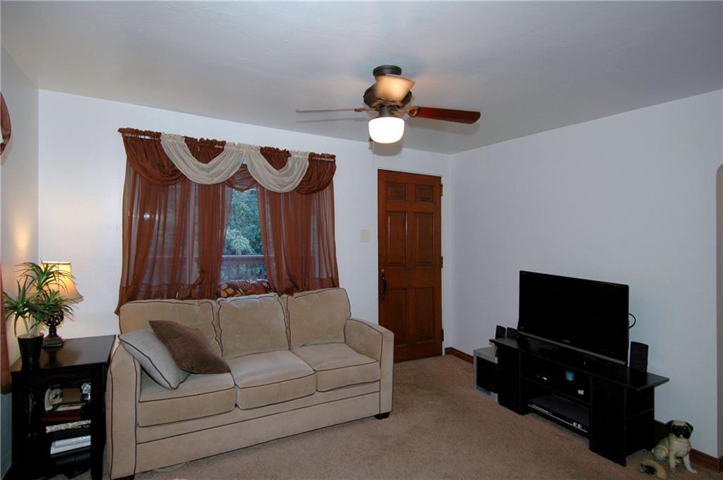 1051 Geyer Road Pittsburgh, PA 15209 - Photo 3 of 19 Gallery Image 3