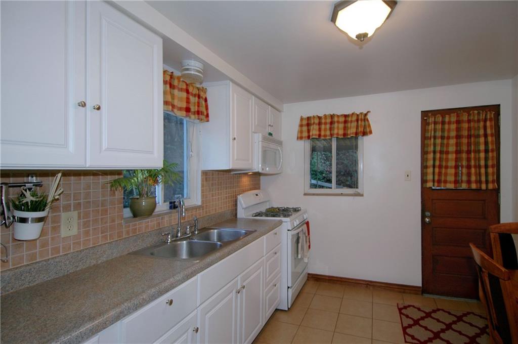 1051 Geyer Road Pittsburgh, PA 15209 - Photo 4 of 19 Gallery Image 4