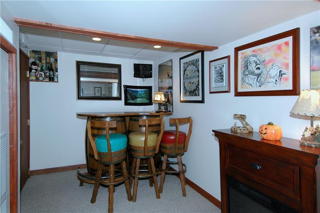 1051 Geyer Road Pittsburgh, PA 15209 - Photo 8 of 19 Gallery Image 8
