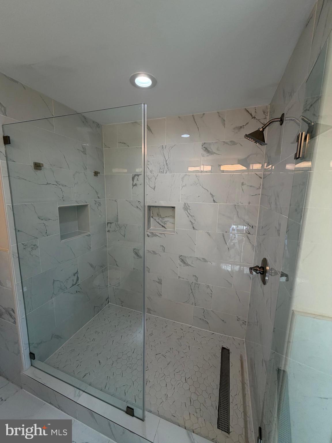 13952 Bishops Bequest Road Upper Marlboro, MD 20772 - Photo 19 of 28 a bathroom with a shower