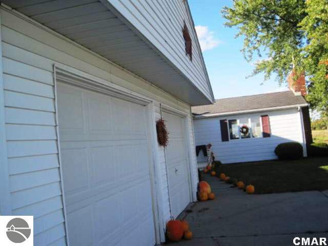 11611 North Barry Road Wheeler, MI 48662 - Photo 12 of 13 1770613-11.JPG