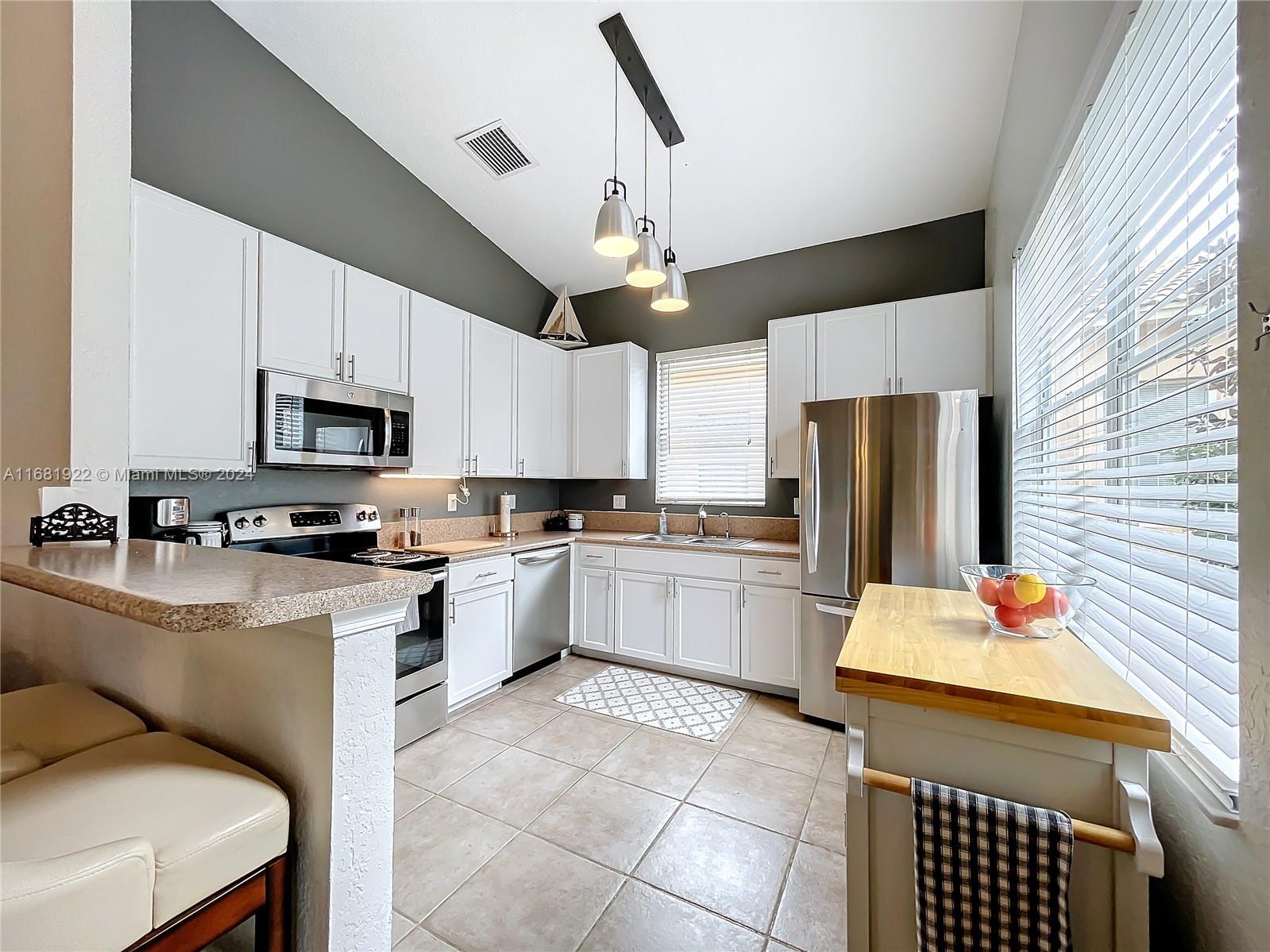 6129 Spring Lake Terrace Fort Pierce, FL 34951 - Photo 15 of 52 Gallery Image 15