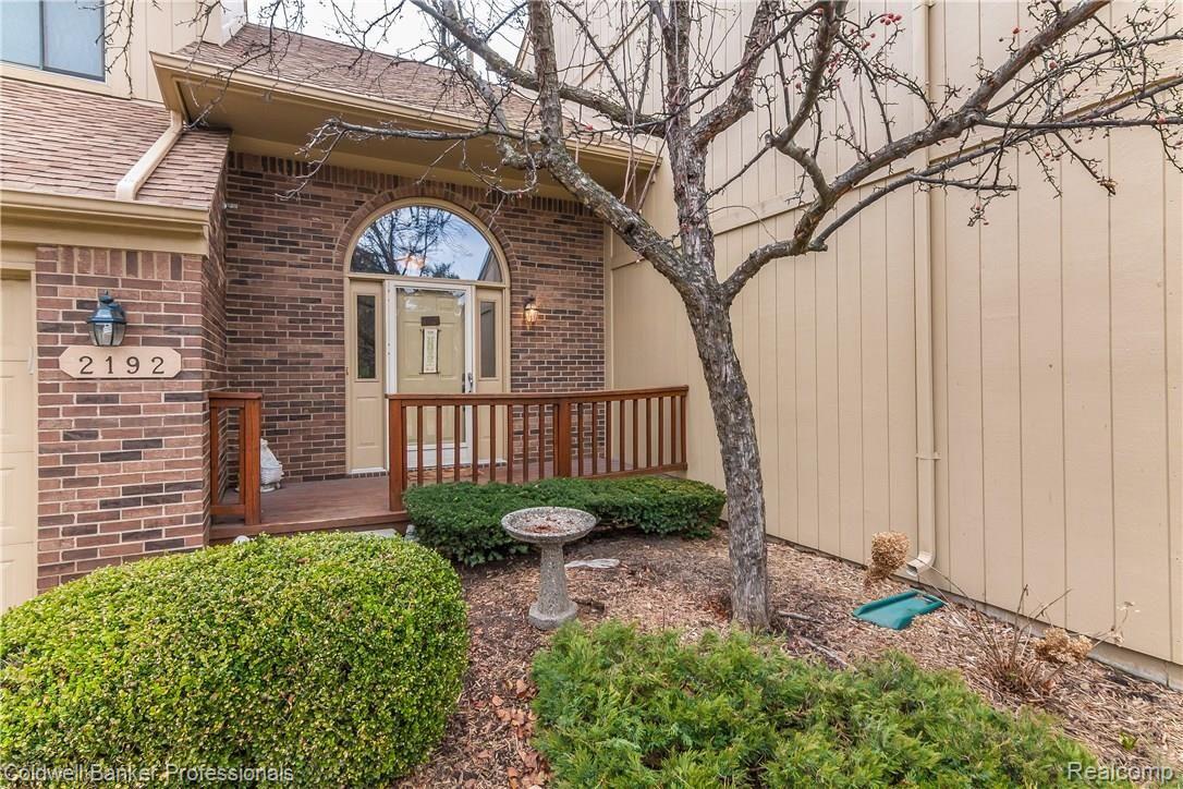 2192 Rochelle Park Drive, Unit 112 Rochester, MI 48309 - Photo 2 of 37 Front Entry