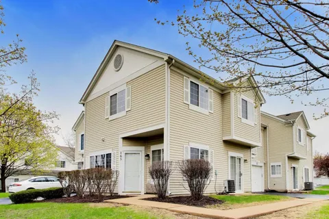 $2,000 | 165 Braxton Lane, Unit 165, Aurora, IL 60504