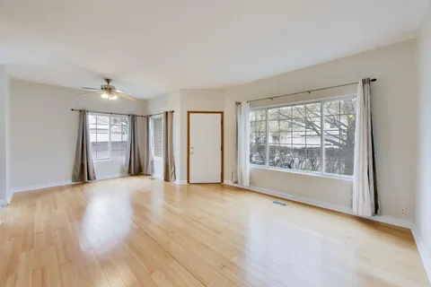 $2,000 | 165 Braxton Lane, Unit 165, Aurora, IL 60504