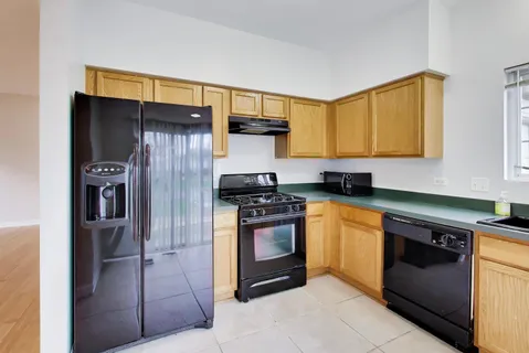 $2,000 | 165 Braxton Lane, Unit 165, Aurora, IL 60504