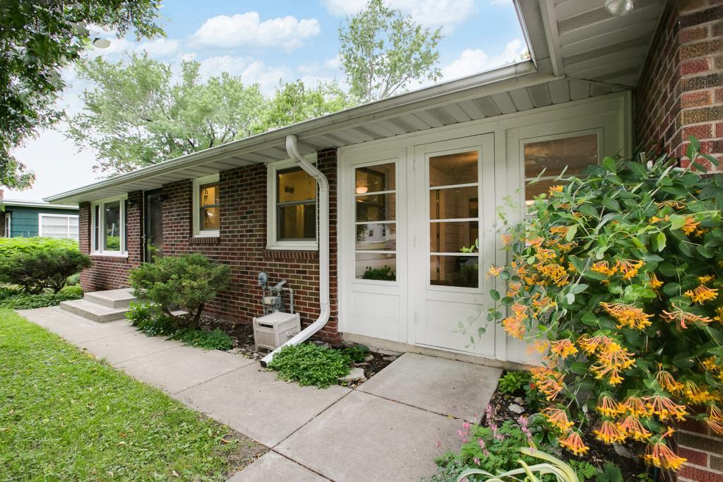 2185 Haddington Road Roseville, MN 55113 - Photo 1 of 1 Gallery Image 1