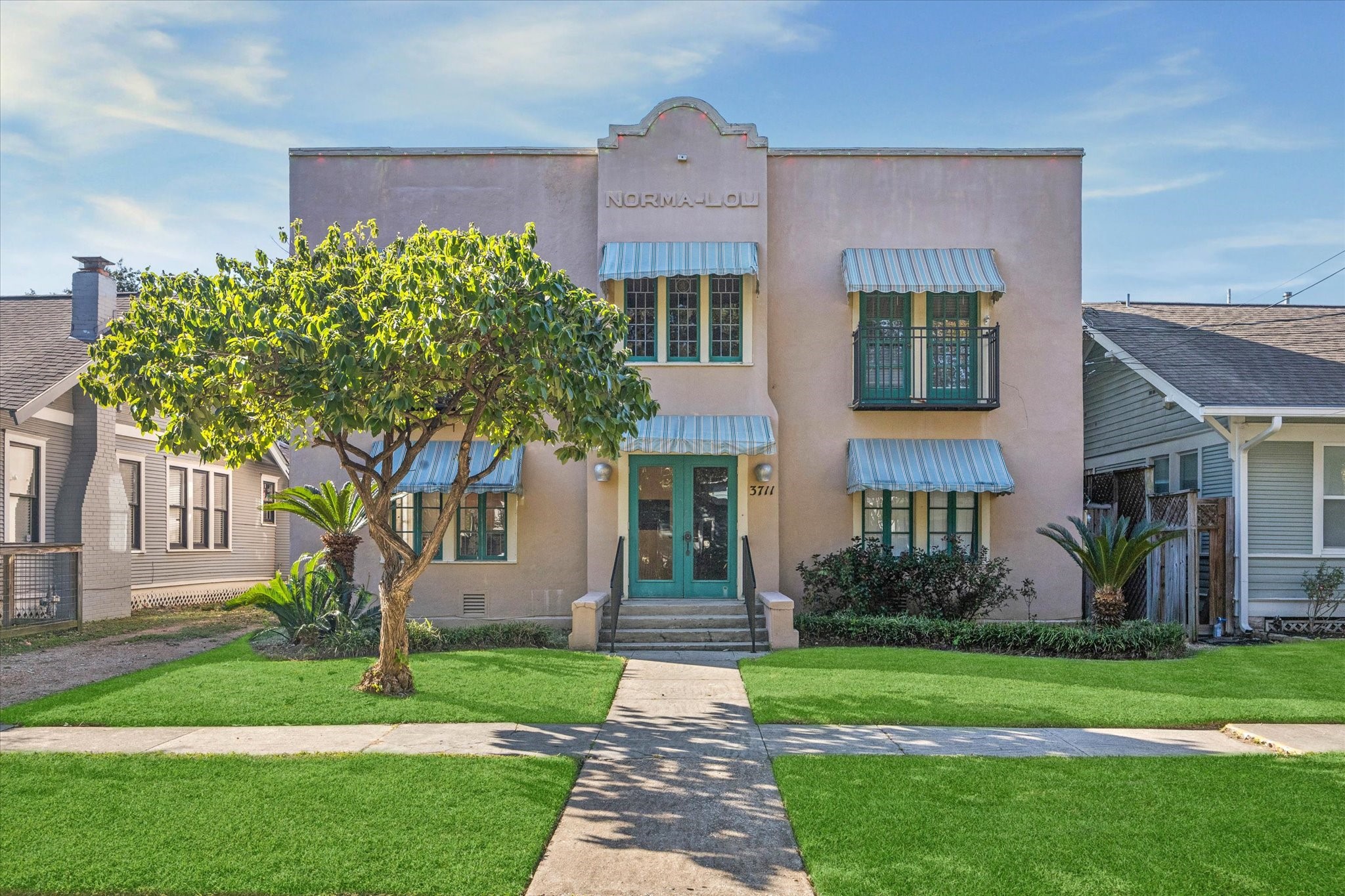 3711 Reagan Street Houston, TX 77009 - Photo 2 of 40 a front view of a house with garden