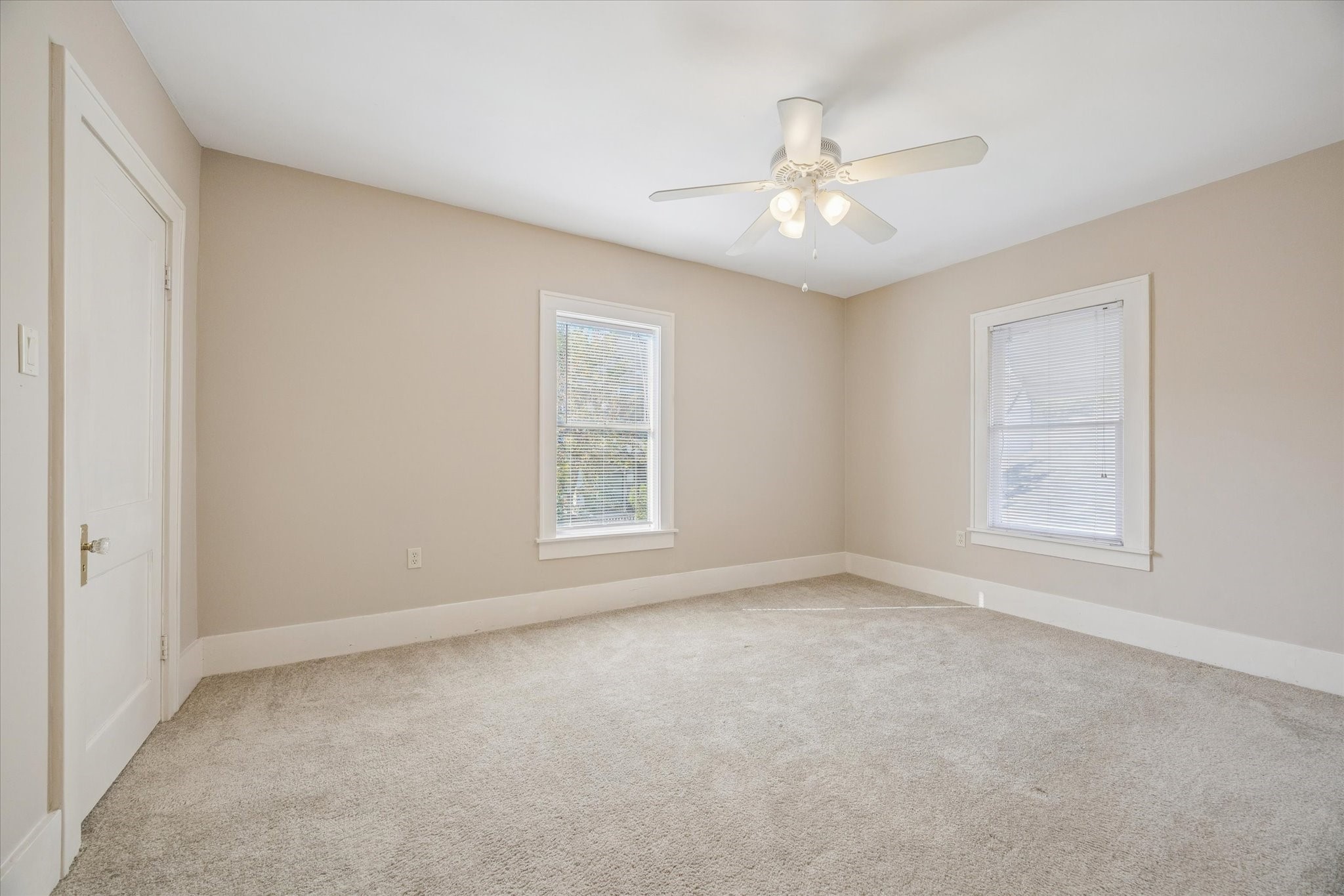 3711 Reagan Street Houston, TX 77009 - Photo 21 of 40 an empty room with chandelier fan and windows