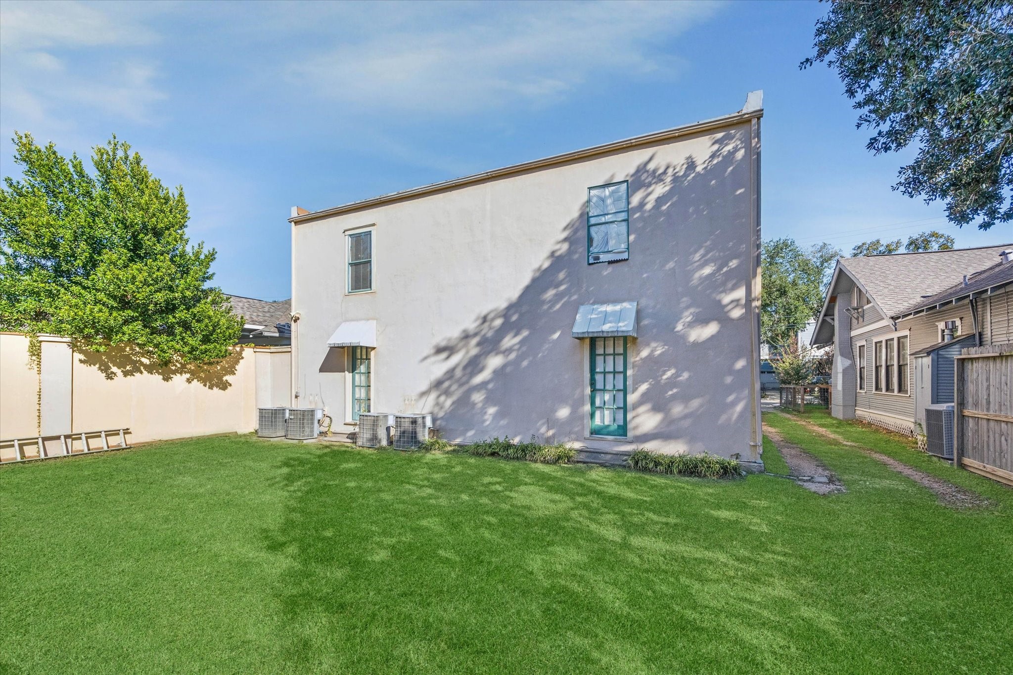 3711 Reagan Street Houston, TX 77009 - Photo 32 of 40 a view of a back yard of the house