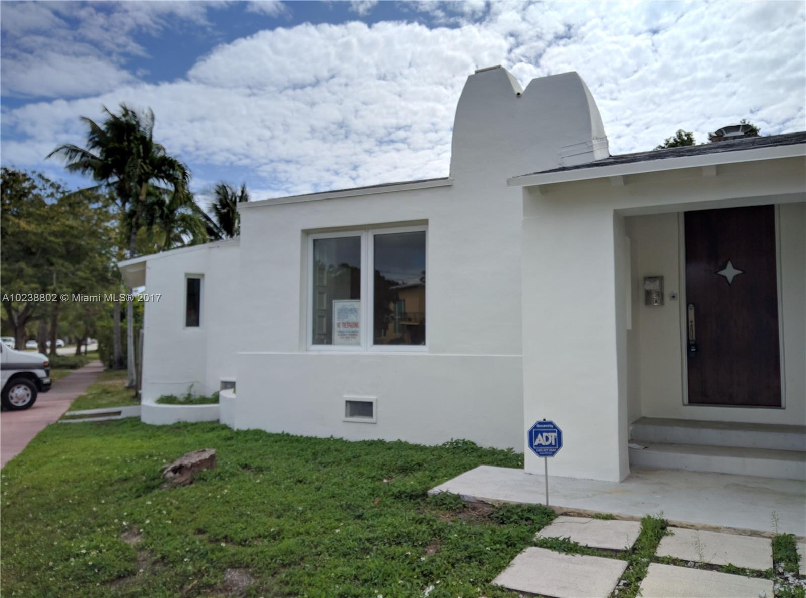 4717 Alton Road Miami Beach, FL 33140 - Photo 18 of 34 a view of a house with a yard