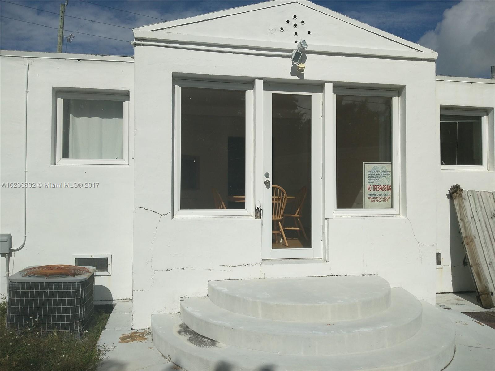 4717 Alton Road Miami Beach, FL 33140 - Photo 20 of 34 a bathroom with a tub and shower
