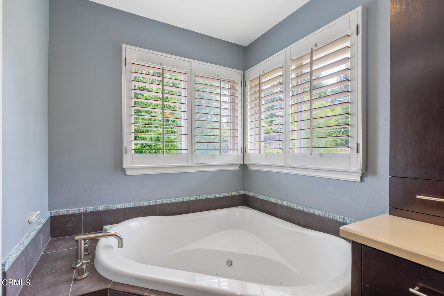 600 Rancho Road Thousand Oaks, CA 91362 - Photo 27 of 47 a white bath tub sitting in a bathroom next to a window