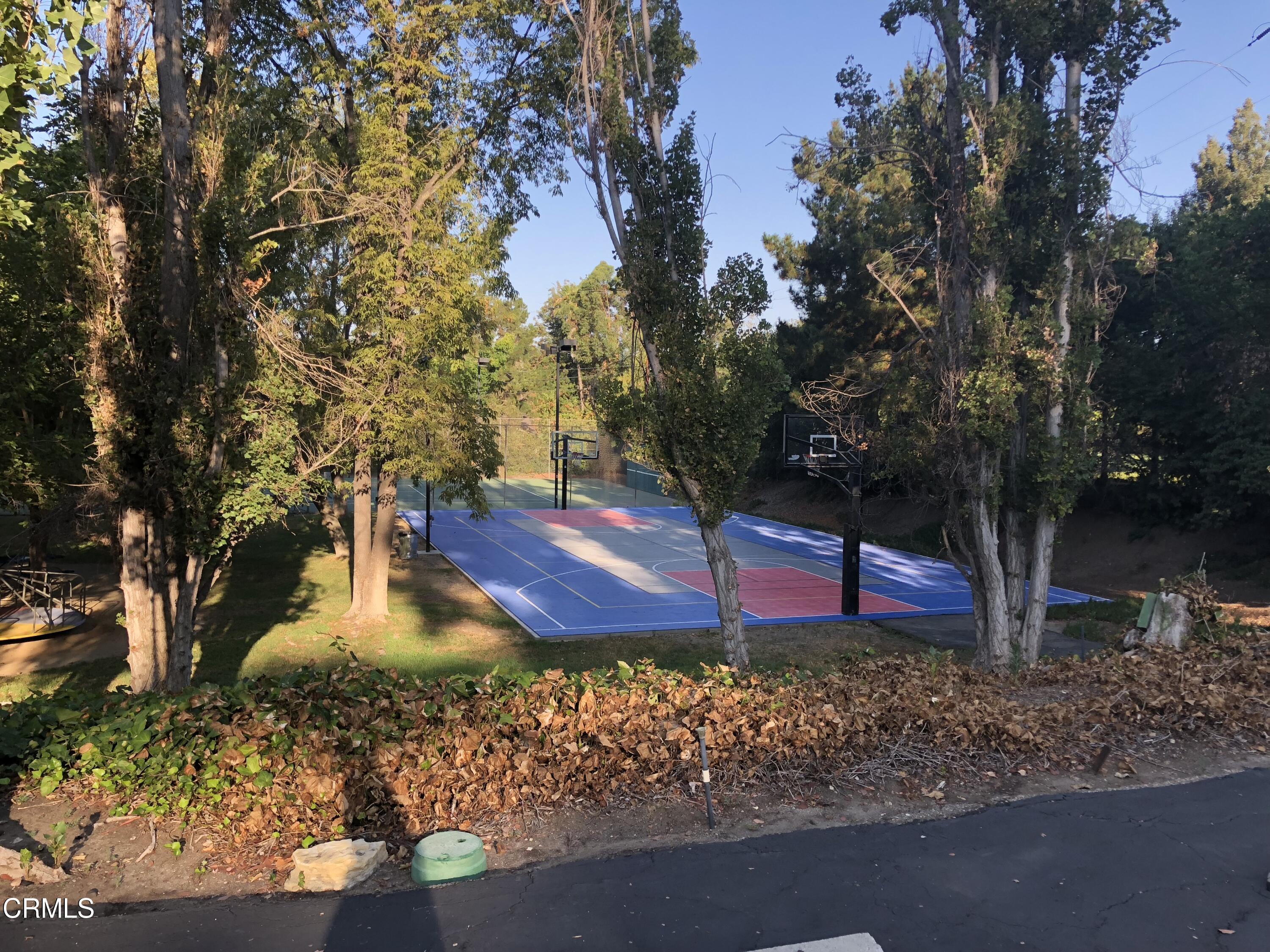 600 Rancho Road Thousand Oaks, CA 91362 - Photo 47 of 47 a view of a backyard of the house